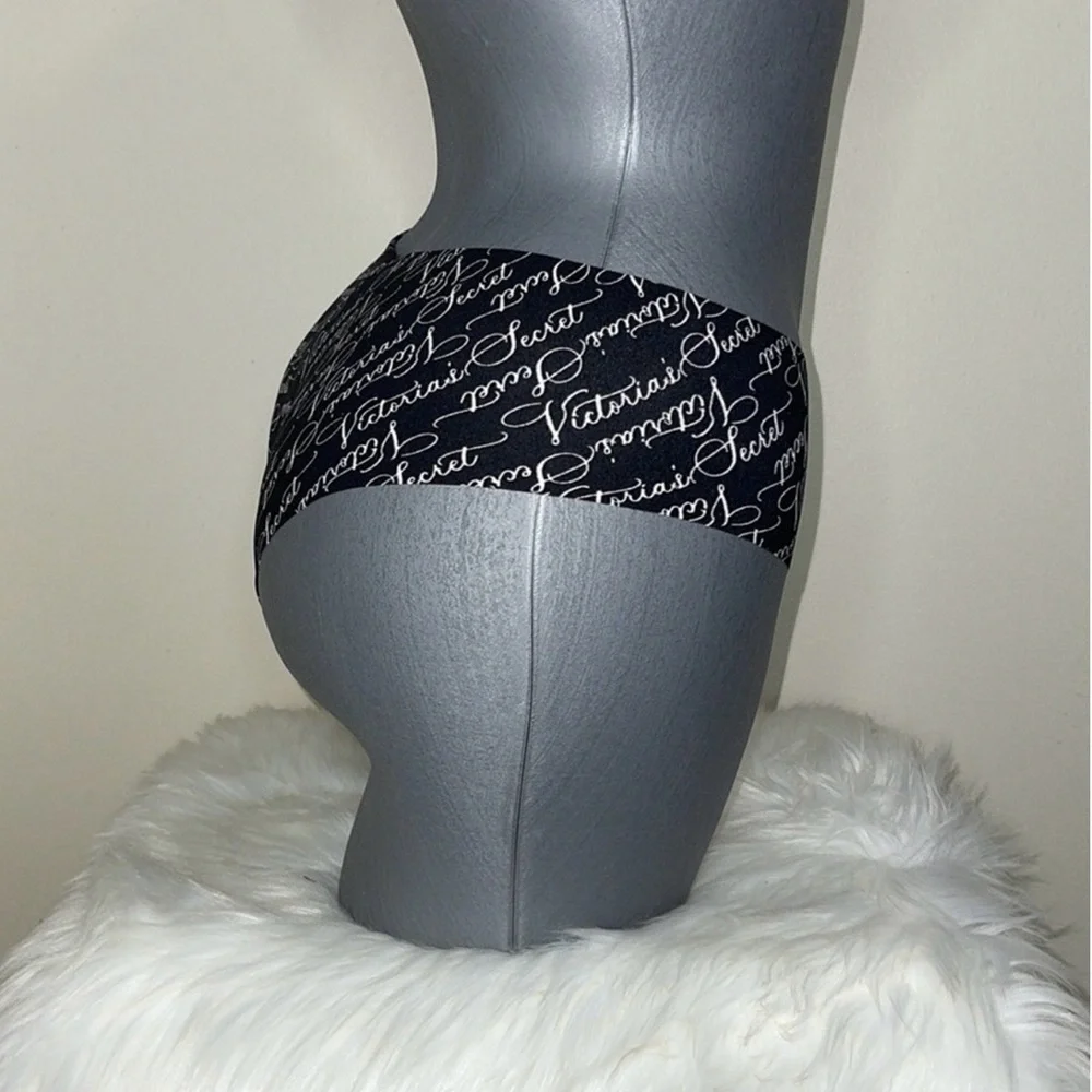 VICTORIAS SECRET NO-SHOW SEAMLESS CHEEKY PANTY UNDERWEAR. NWT